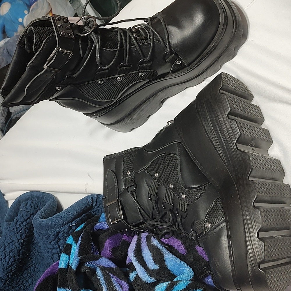 Platform boots